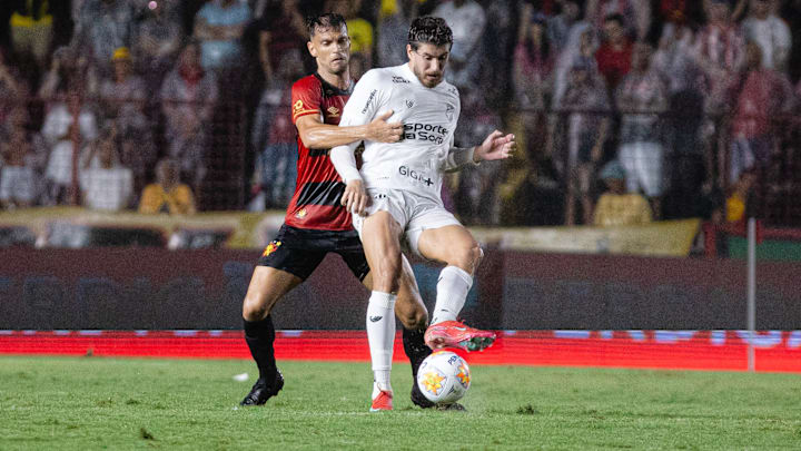 Pedro Raul tem sido contestado pelo jejum de gols - ele não marca desde 3 de agosto