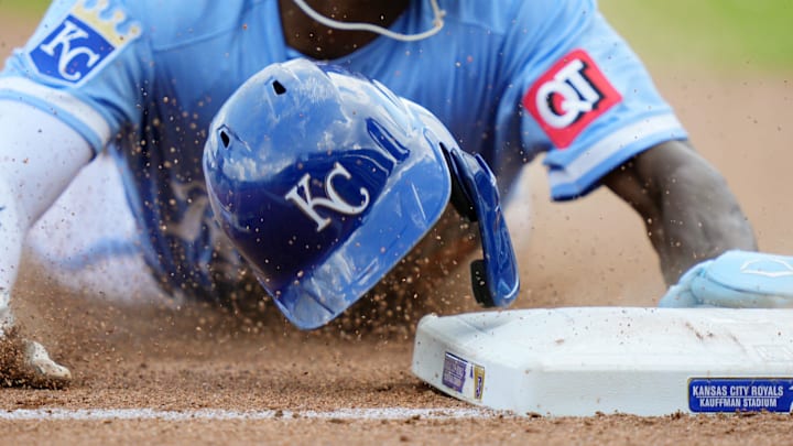 Aug 13, 2025; Kansas City, Missouri, USA; Kansas City Royals second baseman Tyler Tolbert (2) loses his helmet as he steals third base during the eighth inning against the Washington Nationals at Kauffman Stadium. Mandatory Credit: Jay Biggerstaff-Imagn Images Aug 13, 2025; Kansas City, Missouri, USA; Kansas City Royals second baseman Tyler Tolbert (2) loses his helmet as he steals third base during the eighth inning against the Washington Nationals at Kauffman Stadium. Mandatory Credit: Jay Biggerstaff-Imagn Images