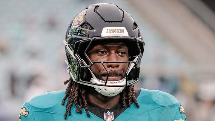 Dec 7, 2025; Jacksonville, Florida, USA;Jacksonville Jaguars linebacker Devin Lloyd (0) stands on the field during pregame warmups against the Indianapolis Colts at EverBank Stadium. Mandatory Credit: Travis Register-Imagn Images Dec 7, 2025; Jacksonville, Florida, USA;Jacksonville Jaguars linebacker Devin Lloyd (0) stands on the field during pregame warmups against the Indianapolis Colts at EverBank Stadium. Mandatory Credit: Travis Register-Imagn Images