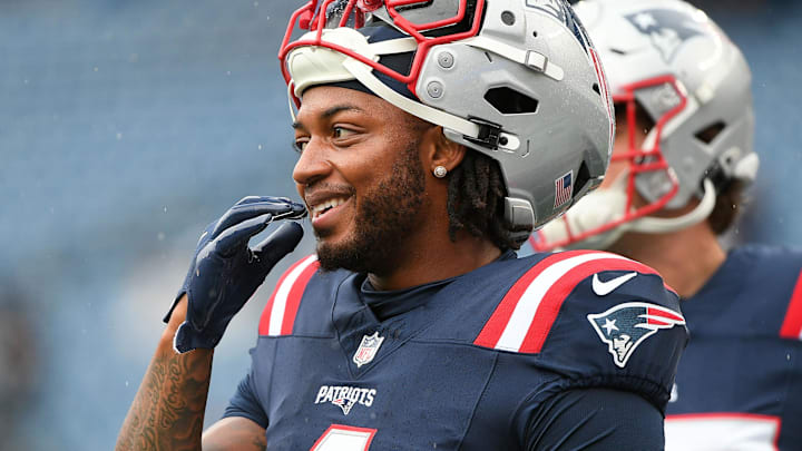 Sep 7, 2025; Foxborough, Massachusetts, USA; New England Patriots running back Antonio Gibson (4) practices before the game against the Las Vegas Raiders at Gillette Stadium. Sep 7, 2025; Foxborough, Massachusetts, USA; New England Patriots running back Antonio Gibson (4) practices before the game against the Las Vegas Raiders at Gillette Stadium.