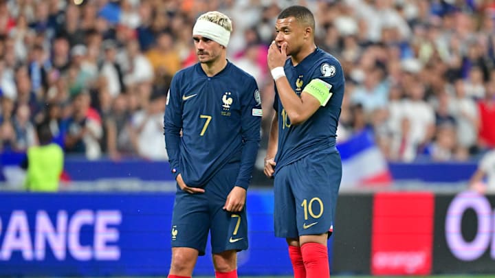 Kylian Mbappé et Antoine Griezmann face à la Grèce. Kylian Mbappé et Antoine Griezmann face à la Grèce.