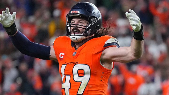 Denver Broncos linebacker Alex Singleton