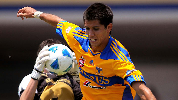 El mediocampista Jesús Molina se formó en los Tigres, pero años después paso a las filas de Rayados de Monterrey.