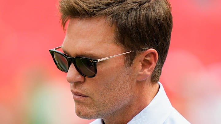 Sep 14, 2025; Kansas City, Missouri, USA; Philadelphia Eagles general manager Howie Roseman greets Fox Sports broadcaster Tom Brady prior to the game between the Kansas City Chiefs and the Philadelphia Eagles at GEHA Field at Arrowhead Stadium. Mandatory Credit: Jay Biggerstaff-Imagn Images Sep 14, 2025; Kansas City, Missouri, USA; Philadelphia Eagles general manager Howie Roseman greets Fox Sports broadcaster Tom Brady prior to the game between the Kansas City Chiefs and the Philadelphia Eagles at GEHA Field at Arrowhead Stadium. Mandatory Credit: Jay Biggerstaff-Imagn Images