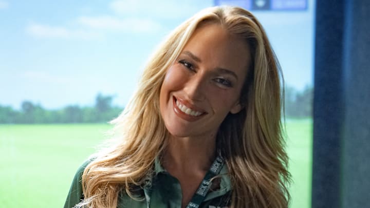  Paige Spiranac as Dick’s Sporting Goods employee Wendy on the set of ‘Happy Gilmore 2.’