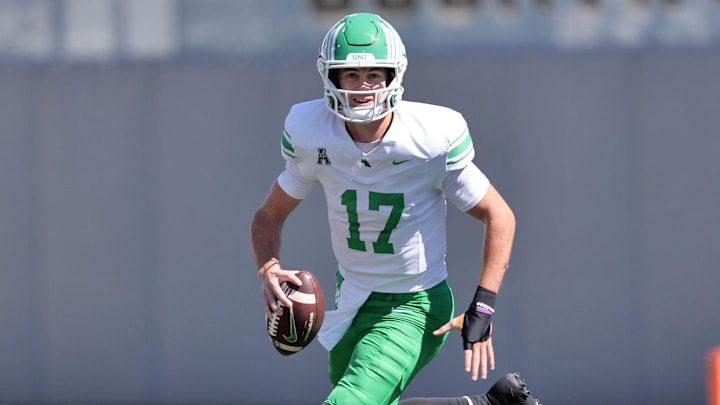 North Texas Mean Green quarterback Drew Mestemaker (17) could follow his former head coach, Eric Morris, to Oklahoma State.
