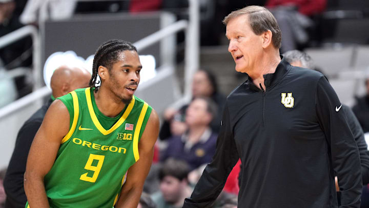 Oregon coach Dana Altman talks with Keeshawn Barthelemy at the SAP Center.