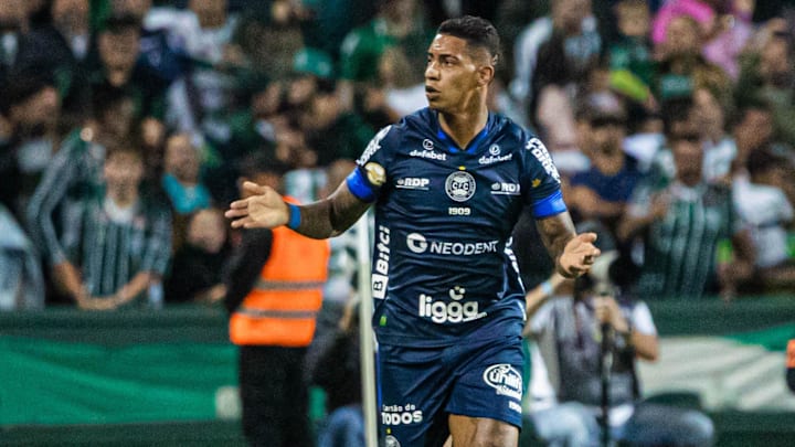 Alef Manga foi o mais decisivo do jogo em Curitiba Alef Manga foi o mais decisivo do jogo em Curitiba