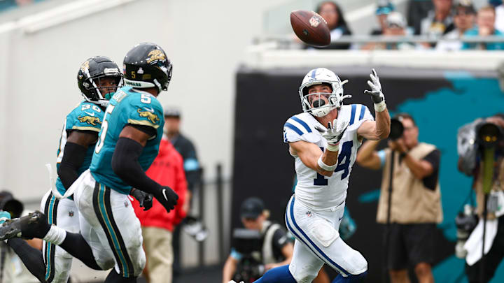 Oct 6, 2024; Jacksonville, Florida, USA; Indianapolis Colts wide receiver Alec Pierce (14) catches a pass against the Jacksonville Jaguars in the fourth quarter at EverBank Stadium. Mandatory Credit: Nathan Ray Seebeck-Imagn Images Oct 6, 2024; Jacksonville, Florida, USA; Indianapolis Colts wide receiver Alec Pierce (14) catches a pass against the Jacksonville Jaguars in the fourth quarter at EverBank Stadium. Mandatory Credit: Nathan Ray Seebeck-Imagn Images