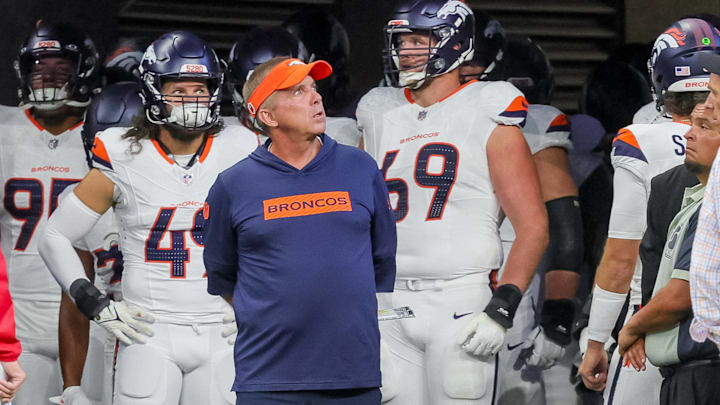 August 11, 2024, Indianapolis, Indiana, U.S: Denver Broncos head coach Sean Payton prepares to take his team on the field prior to the preseason game between the Denver Broncos and the Indianapolis Colts at Lucas Oil Stadium, Indianapolis, Indiana. Indianapolis U.S August 11, 2024, Indianapolis, Indiana, U.S: Denver Broncos head coach Sean Payton prepares to take his team on the field prior to the preseason game between the Denver Broncos and the Indianapolis Colts at Lucas Oil Stadium, Indianapolis, Indiana. Indianapolis U.S