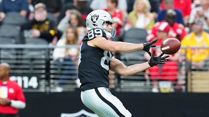 Oct 27, 2024; Paradise, Nevada, USA; Las Vegas Raiders tight end Brock Bowers (89) warms up before a game against the Las Vegas Raiders at Allegiant Stadium. Mandatory Credit: Stephen R. Sylvanie-Imagn Images