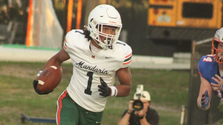 Mandarin wide receiver Brysen Wright (1)