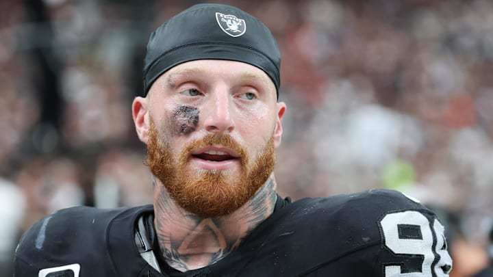 Sep 28, 2025; Paradise, Nevada, USA; Las Vegas Raiders defensive end Maxx Crosby (98) looks on from the sideline during the first quarter against the Chicago Bears at Allegiant Stadium. Mandatory Credit: Kiyoshi Mio-Imagn Images Sep 28, 2025; Paradise, Nevada, USA; Las Vegas Raiders defensive end Maxx Crosby (98) looks on from the sideline during the first quarter against the Chicago Bears at Allegiant Stadium. Mandatory Credit: Kiyoshi Mio-Imagn Images