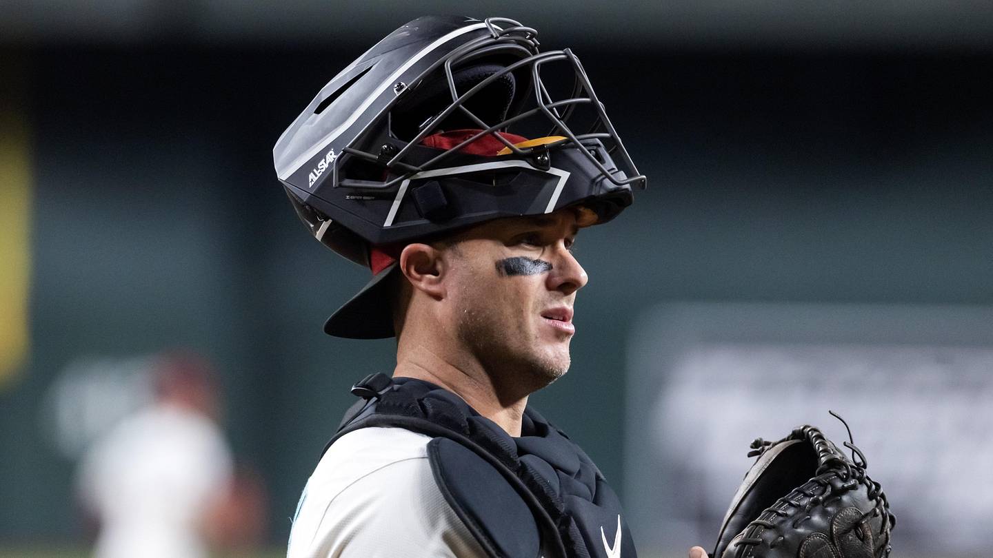 Why Diamondbacks Must Re-Sign Veteran Catcher