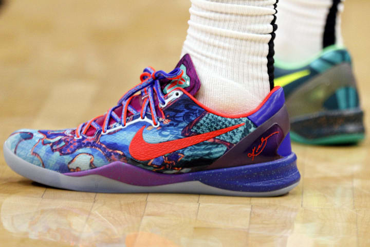 kobe different color shoes