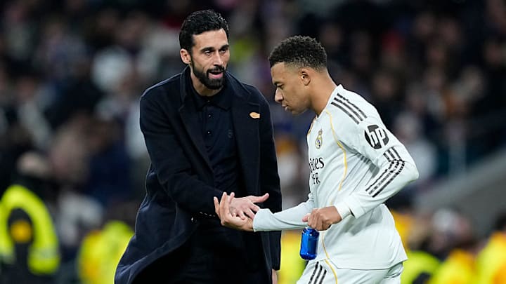 Álvaro Arbeloa (left) and Kylian Mbappé seemingly have a strained relationship.