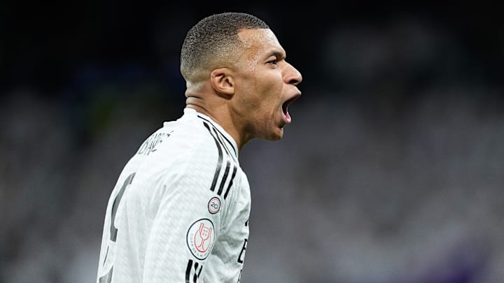 Kylian Mbappé est titulaire avec le Real Madrid.