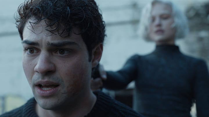 The Recruit. (L to R) Noah Centineo as Owen Hendricks, Maddie Hasson as Nichika Lashin in Episode 201 of The Recruit