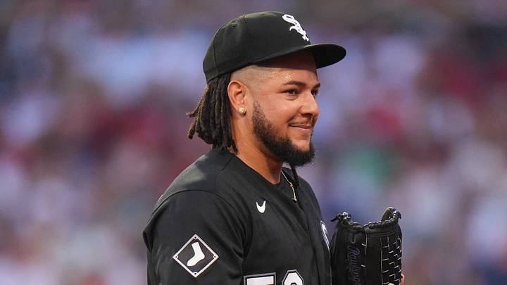 Chicago White Sox pitcher Luis Castillo (58) reacts 