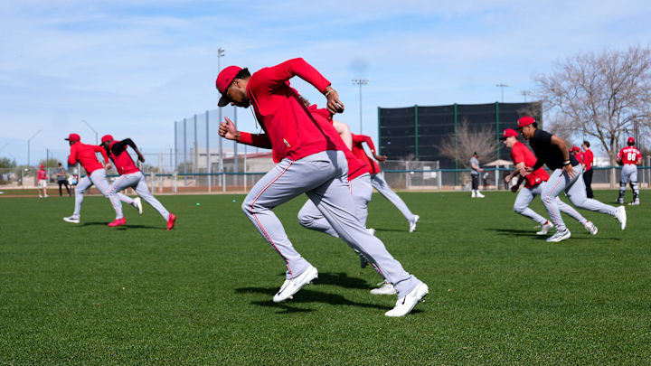Cincinnati Reds players warmup ahead of workouts Cincinnati Reds players warmup ahead of workouts