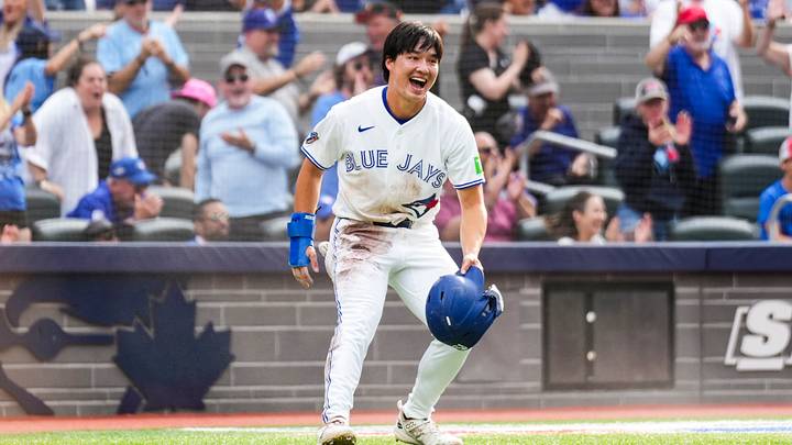 Aug 29, 2026; Toronto, Ontario, CAN; Toronto Blue Jays center fielder Brett Bateman (21) celebrates scoring against the Seattle Mariners during the fifth inning at Rogers Centre. Mandatory Credit: Kevin Sousa-Imagn Images Aug 29, 2026; Toronto, Ontario, CAN; Toronto Blue Jays center fielder Brett Bateman (21) celebrates scoring against the Seattle Mariners during the fifth inning at Rogers Centre. Mandatory Credit: Kevin Sousa-Imagn Images