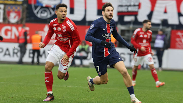 Ce sera déjà la troisième fois que le Stade Brestois et le PSG s'affrontent cette saison. 