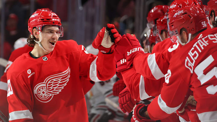 Chicago Blackhawks v Detroit Red Wings