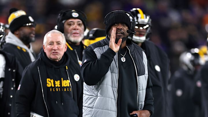 Pittsburgh Steelers v Baltimore Ravens