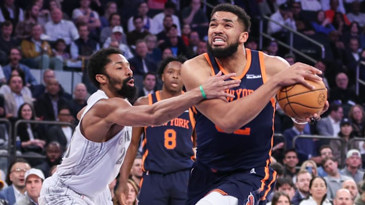 Mar 25, 2025; New York, New York, USA; New York Knicks center Karl-Anthony Towns (32) drives past Dallas Mavericks guard Spencer Dinwiddie (26) in the first quarter at Madison Square Garden. Mandatory Credit: Wendell Cruz-Imagn Images Mar 25, 2025; New York, New York, USA; New York Knicks center Karl-Anthony Towns (32) drives past Dallas Mavericks guard Spencer Dinwiddie (26) in the first quarter at Madison Square Garden. Mandatory Credit: Wendell Cruz-Imagn Images