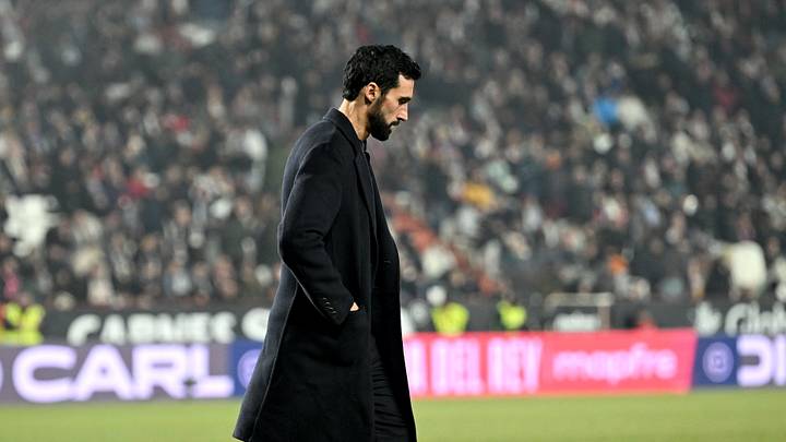El estreno de Álvaro Arbeloa como director técnico del Real Madrid fue amargo: su equipo quedó eliminado de la Copa del Rey en su primer compromiso al frente del banquillo. El estreno de Álvaro Arbeloa como director técnico del Real Madrid fue amargo: su equipo quedó eliminado de la Copa del Rey en su primer compromiso al frente del banquillo.