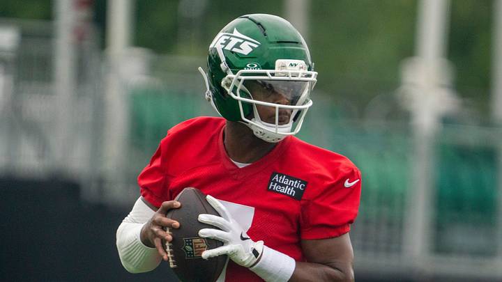 New York Jets quarterback Geno Smith (7) practices his throws during a practice for the New York Jets at their training facility on Wednesday, July 29, 2026, in Florham Park. New York Jets quarterback Geno Smith (7) practices his throws during a practice for the New York Jets at their training facility on Wednesday, July 29, 2026, in Florham Park.
