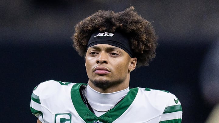 Dec 21, 2025; New Orleans, Louisiana, USA;  New York Jets quarterback Justin Fields (7) during warm ups before the game against the New Orleans Saints at Caesars Superdome. Mandatory Credit: Stephen Lew-Imagn Images