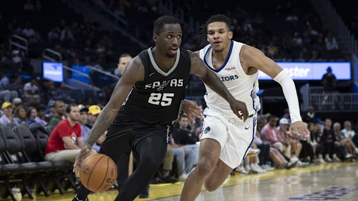 Jul 6, 2025; San Francisco, California, USA; San Antonio Spurs two-way guard David Jones-Garcia (25) drives to the basket in the first half against the Golden State Warriors at the California Classic at Chase Center. Jul 6, 2025; San Francisco, California, USA; San Antonio Spurs two-way guard David Jones-Garcia (25) drives to the basket in the first half against the Golden State Warriors at the California Classic at Chase Center.