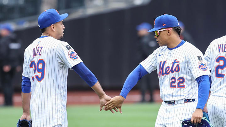 Soto, right, congratulates Mets closer Edwin Díaz after a successful save.