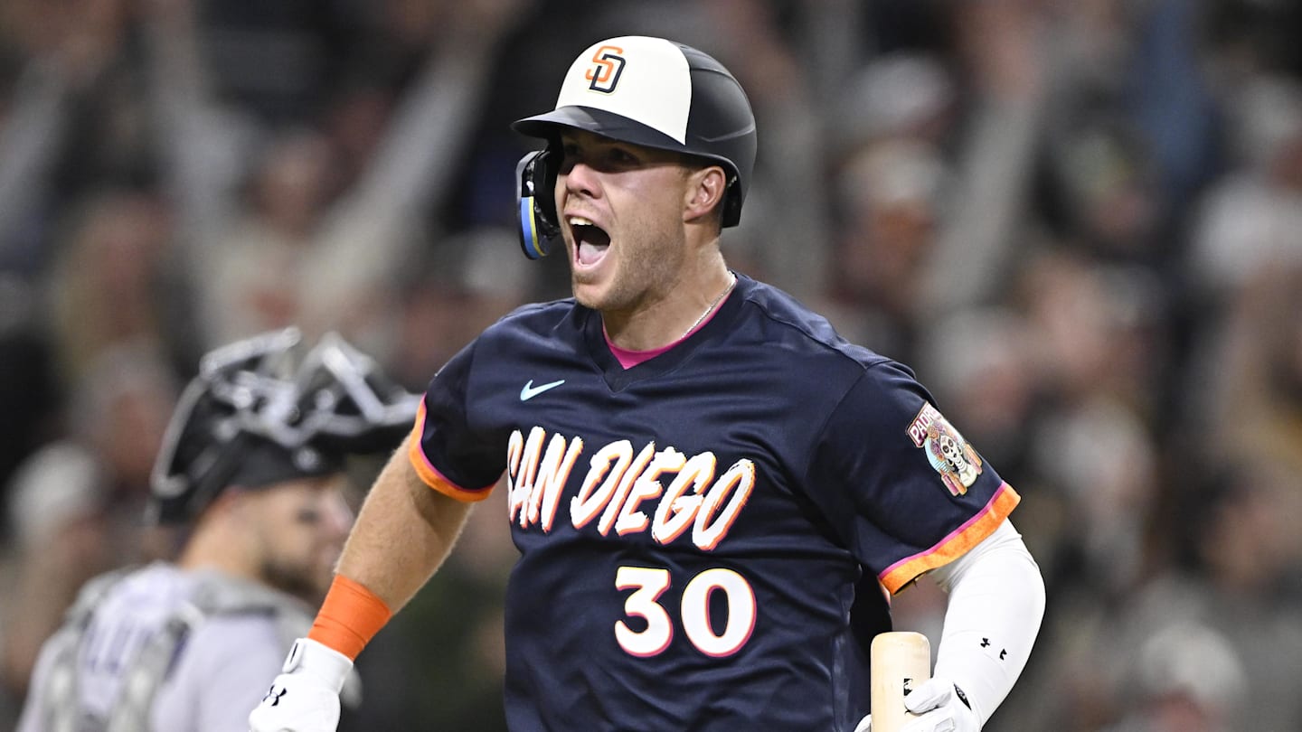 Padres Fans Provided Goosebump-Worthy Moment Ahead of Gavin Sheets’s Walk-Off Homer