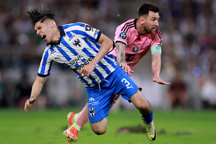 ลิโอเนล เมสซี่ และเจราร์ด อาร์เตอากา ลิโอเนล เมสซี่ และเจราร์ด อาร์เตอากา