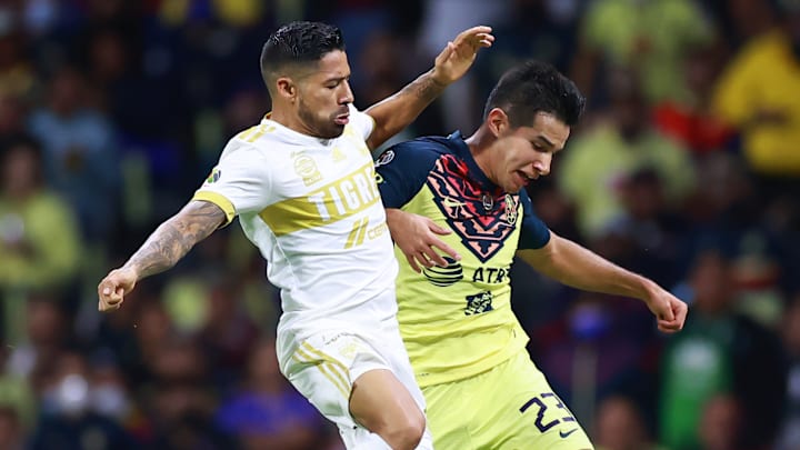 Javier Aquino (Tigres) y el guatemalteco Jesús López (América) en el Grita México 2021 de la Liga MX.