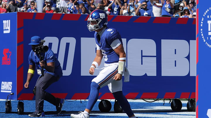 Sep 28, 2025; East Rutherford, New Jersey, USA; New York Giants quarterback Jaxson Dart (6) takes the field before the game against the Los Angeles Chargers at MetLife Stadium. Mandatory Credit: Brad Penner-Imagn Images