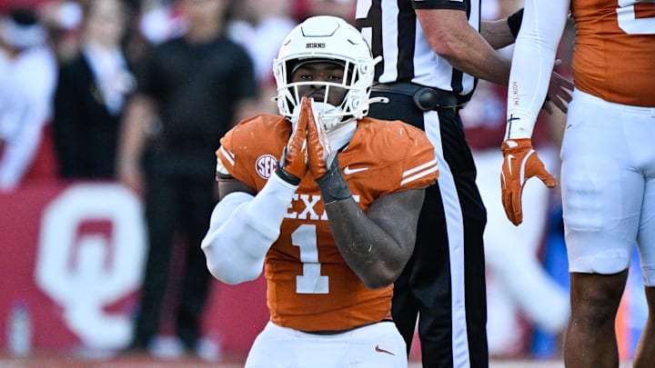 Texas Longhorns defensive end Colin Simmons leads a list of the top returning college football EDGE defenders for the 2026 season.