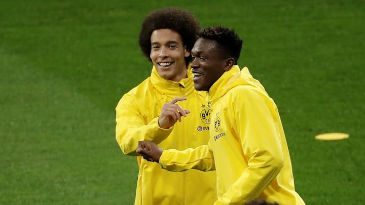 Axel Witsel und Dan-Axel Zagadou gehören zu den sieben BVB-Kickern, deren Verträge 2022 auslaufen Axel Witsel und Dan-Axel Zagadou gehören zu den sieben BVB-Kickern, deren Verträge 2022 auslaufen