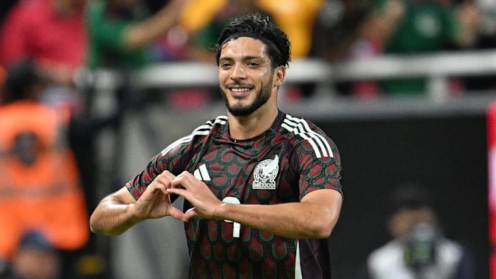 Raúl Jiménez scored a beautiful free kick to open the scoring for El Tri.