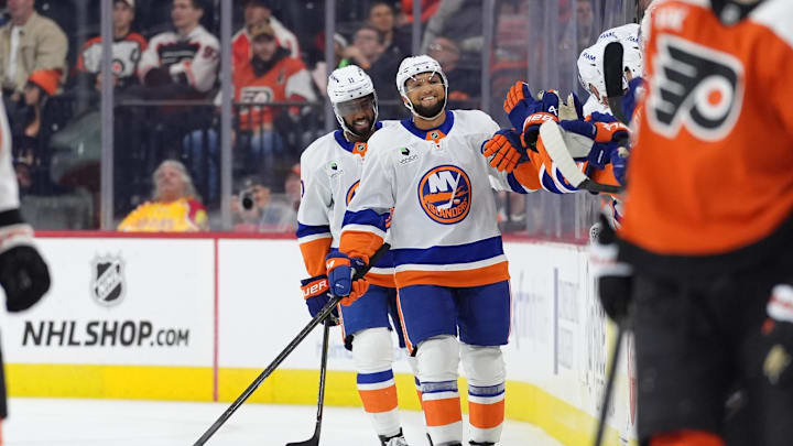 Oct 25, 2025; Philadelphia, Pennsylvania, USA; New York Islanders defenseman Marshall Warren (41) celebrates with teammates after scoring a goal against the Philadelphia Flyers in the second period at Xfinity Mobile Arena. Mandatory Credit: Kyle Ross-Imagn Images Oct 25, 2025; Philadelphia, Pennsylvania, USA; New York Islanders defenseman Marshall Warren (41) celebrates with teammates after scoring a goal against the Philadelphia Flyers in the second period at Xfinity Mobile Arena. Mandatory Credit: Kyle Ross-Imagn Images