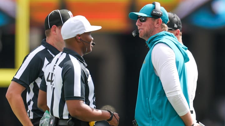Sep 7, 2025; Jacksonville, Florida, USA; Jacksonville Jaguars head coach Liam Coen talks with Referee Alex Moore during the first half of a game against the Carolina Panthers at EverBank Stadium. Mandatory Credit: Nathan Ray Seebeck-Imagn Images Sep 7, 2025; Jacksonville, Florida, USA; Jacksonville Jaguars head coach Liam Coen talks with Referee Alex Moore during the first half of a game against the Carolina Panthers at EverBank Stadium. Mandatory Credit: Nathan Ray Seebeck-Imagn Images