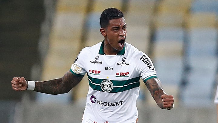 Alef Manga chegou a 12 gols na temporada e já superou os próprios números em 2021