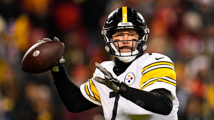 Former Pittsburgh Steelers quarterback Ben Roethlisberger looks to throw a pass.