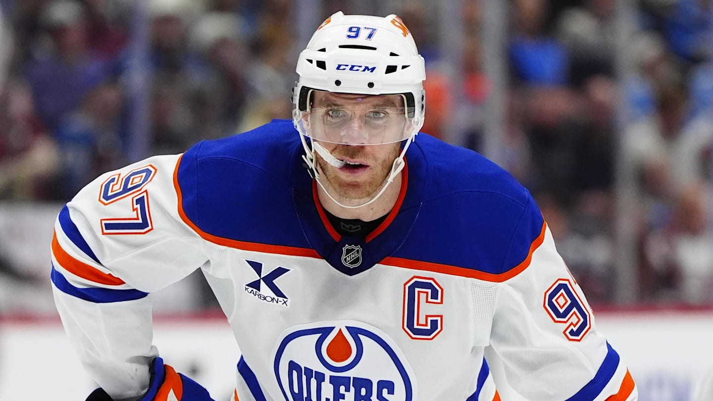 Oilers' Connor McDavid Chasing 400 Goals Against Surging Stars