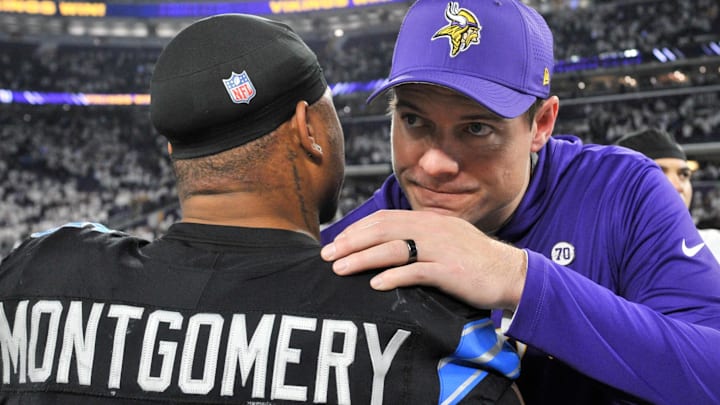 Minnesota Vikings head coach Kevin O'Connell speaks with Detroit Lions running back David Montgomery (5) 