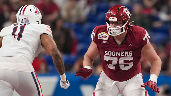 Dec 28, 2023; San Antonio, TX, USA;  Oklahoma Sooners offensive lineman Jacob Sexton (76) gets ready to block Arizona Wildcats linebacker Taylor Upshaw (11) in the second half at Alamodome. Mandatory Credit: Daniel Dunn-Imagn Images