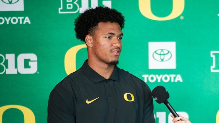 kenyon sadiq Oregon Ducks nfl draft visit kansas city chiefs travis kelce bri amaranthus philadelphia eagles dan lanning