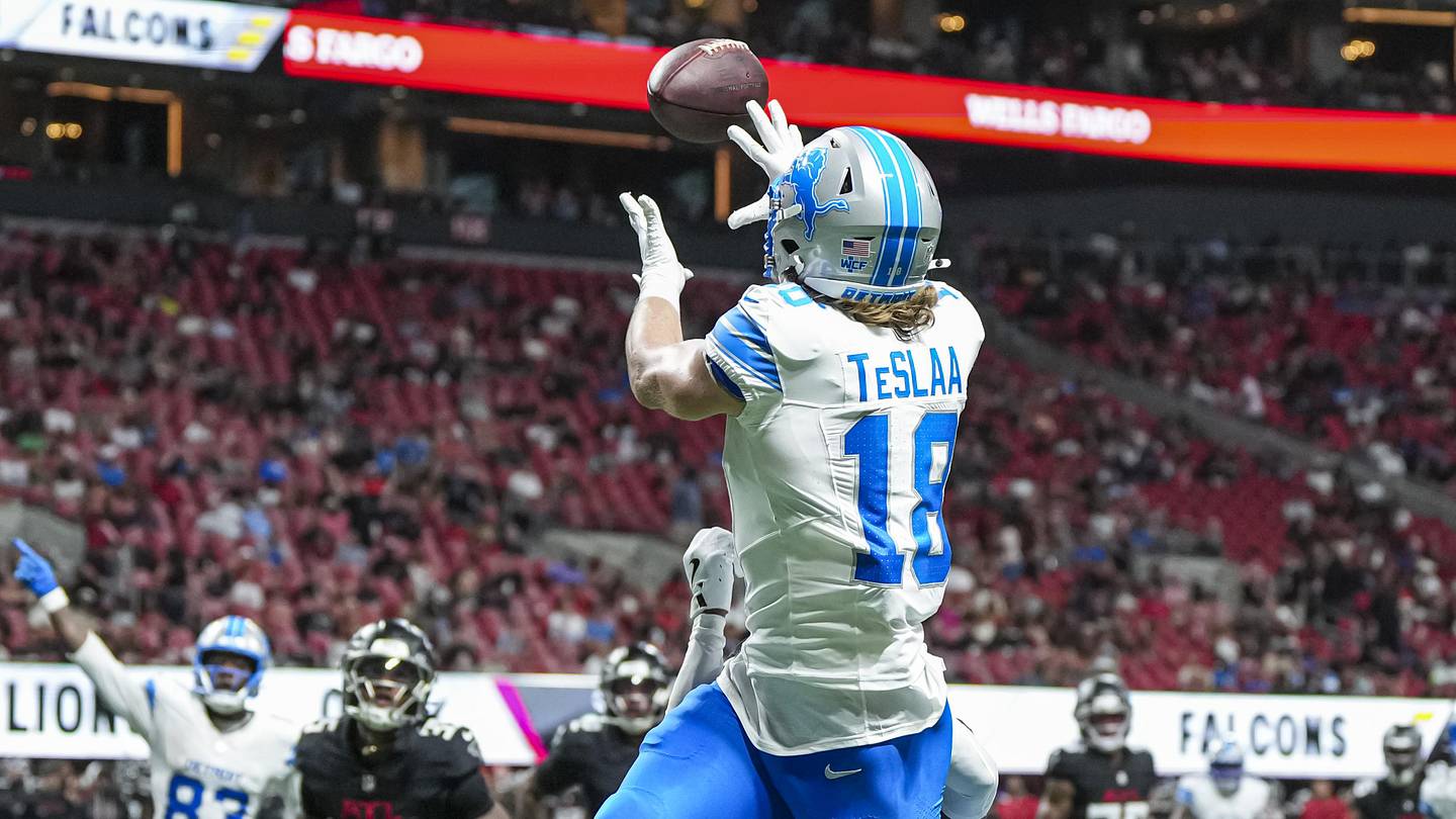 Former Razorback Isaac TeSlaa grabs his first NFL touchdown